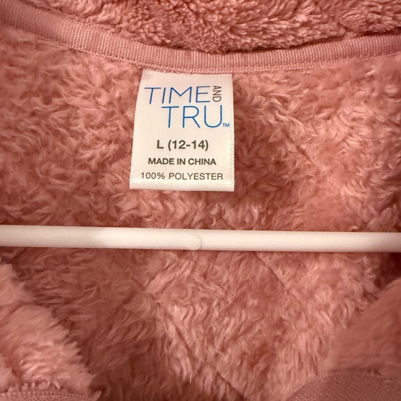 Time and Tru Women's Rose Quilted Vest - Picture 3 of 5